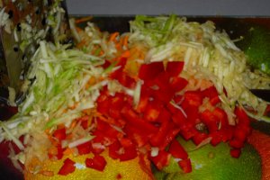 Budinca de omleta cu legume si feta
