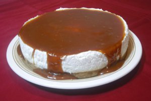 Prajitura cu iaurt si sos caramel