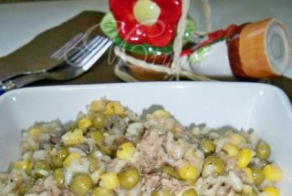 Orez aromat cu legume si ton