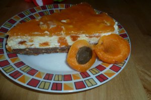 Prajitura cu biscuiti, mascarpone si caise