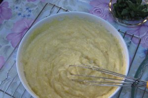 Pizza cu blat de mamaliga