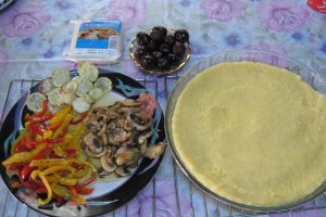 Pizza cu blat de mamaliga