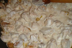 Reteta delicioasa de piept de pui cu ciuperci si smantana