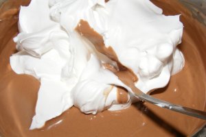 Tort cu visine si ciocolata
