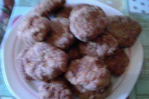 Chiftele cu piure si sos de rosii