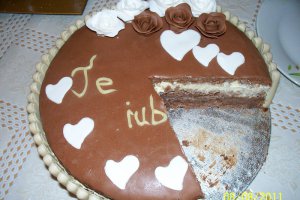 Tort cu mousse de ciocolata