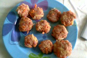 Chiftele de porc cu morcovi si cartofi