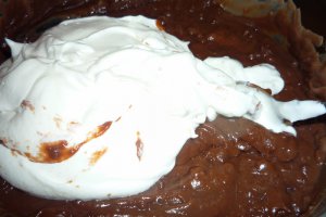 Prajitura cu piscoturi si doua creme de ciocolata