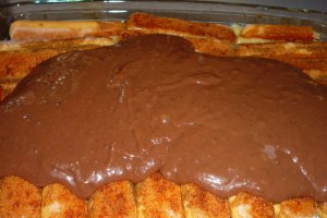 Prajitura cu piscoturi si doua creme de ciocolata