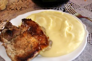 Gratar de vita cu garnitura de cartofi piure