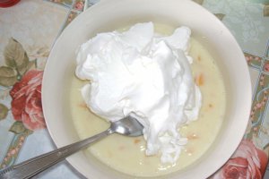 Tort diplomat cu piersici