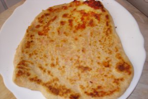 Placinte delicioase cu sunca si cascaval