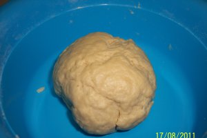 Tarta cu branza si sunca