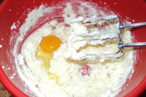 Lemon drizzle cake