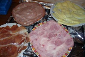 Rulouri cu mozzarella, prosciutto si mortadella