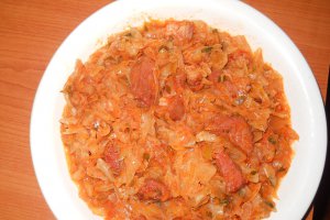 Varza scazuta cu carne afumata