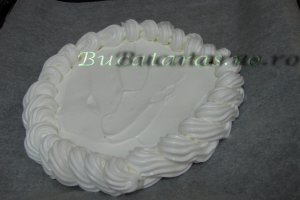 Pavlova cu fructe de padure