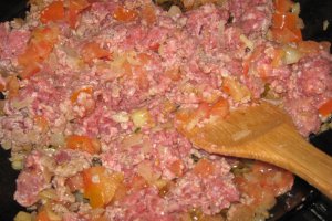 Lahm bi ageen(carne pe aluat)