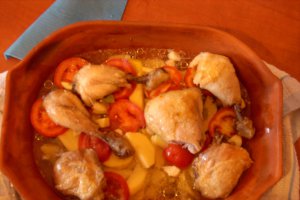Pui cu legume la vas roman
