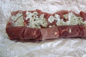 Rulada cu carne de vita si sos de menta