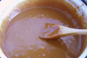 Tort cu ciocolata si crema caramel
