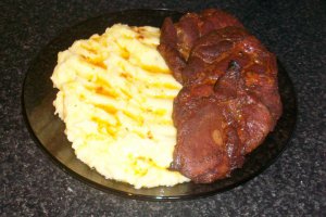 Piure de cartofi cu carne de porc marinata