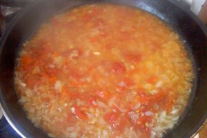 Spaghete cu sos de rosii