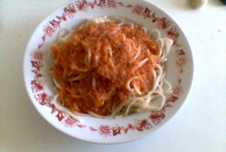 Spaghete cu sos de rosii picant