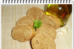 Crostini cu pastrama de vita si mozzarella