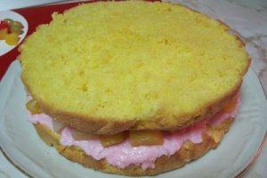 Tort cu punch, vanilie si coktail de fructe