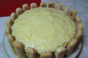Tort cu punch, vanilie si coktail de fructe