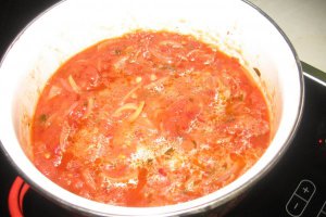 Tagliatelle cu sos arrabiata