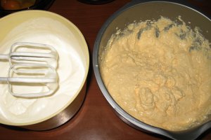 Tort special cu branza, caise si ciocolata alba