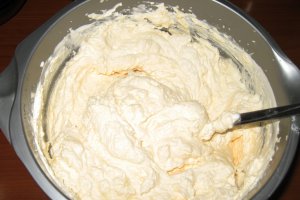 Tort special cu branza, caise si ciocolata alba