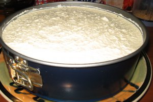 Tort special cu branza, caise si ciocolata alba