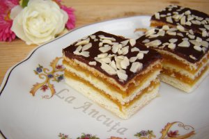 Prajitura cu foi si crema caramel