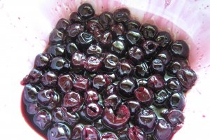Cheesecake cu cirese negre