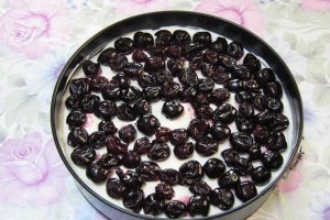 Cheesecake cu cirese negre