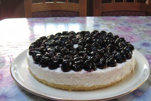 Cheesecake cu cirese negre