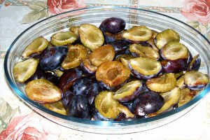 Prăjitură cu prune şi aluat sfărâmicios