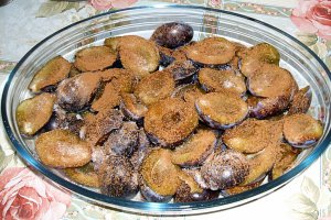 Prăjitură cu prune şi aluat sfărâmicios