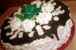 Tort cu mousse de visine si ciocolata