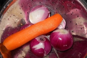 Mancare de pui cu sos de legume