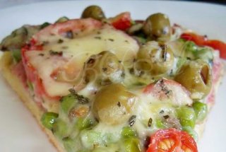 Pizza salami cu pesto alla genovese