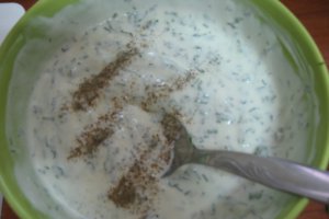 Andive cu sos tartar cu ridichi