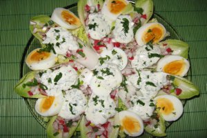 Andive cu sos tartar cu ridichi