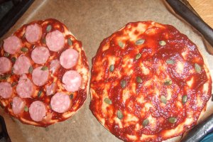 Pizza Salami cu seminte de dovleac