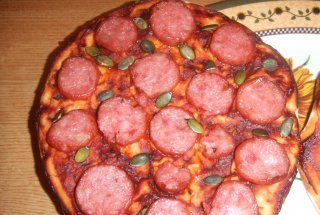 Pizza Salami cu seminte de dovleac