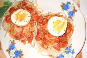 Spaghete cu sos tomat