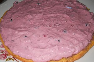 Tort cu mascarpone si fructe de padure